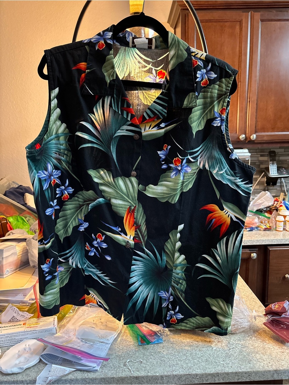 Sleeveless Tropical Button-Front Top in Black with Green Leaf Print